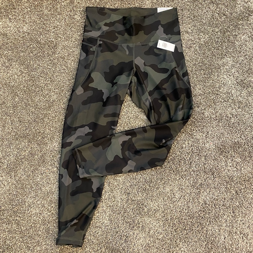 OLD NAVY CAMO LEGGINGS